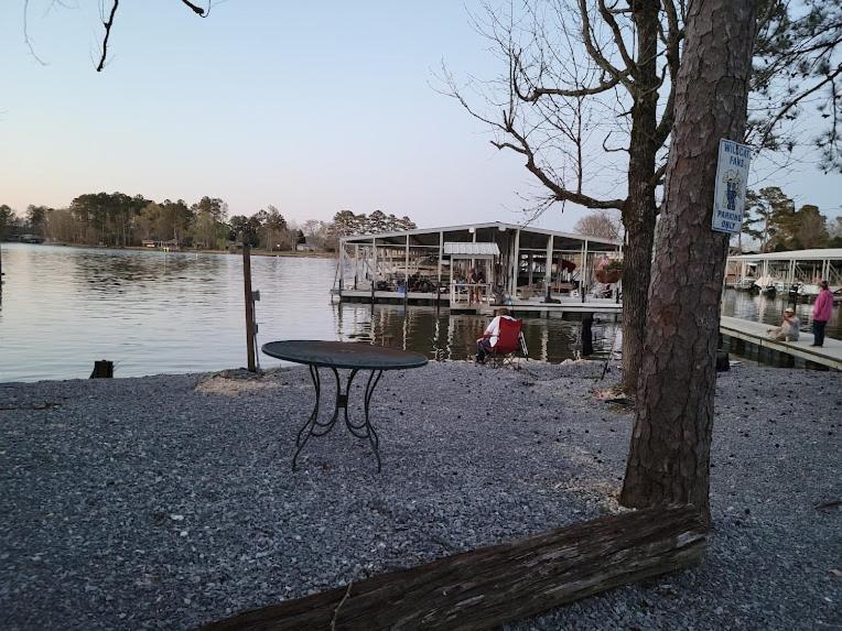 Bay Springs Country Inn & Marina Centre ภายนอก รูปภาพ