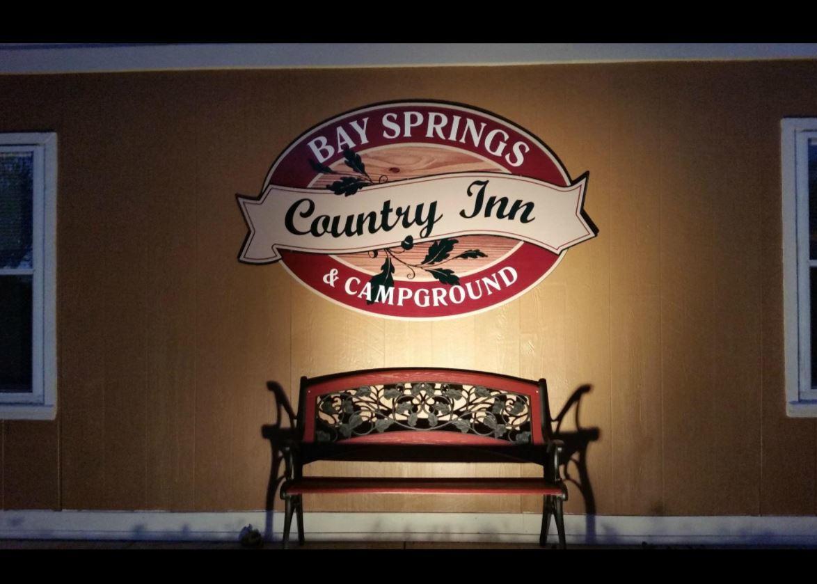 Bay Springs Country Inn & Marina Centre ภายนอก รูปภาพ
